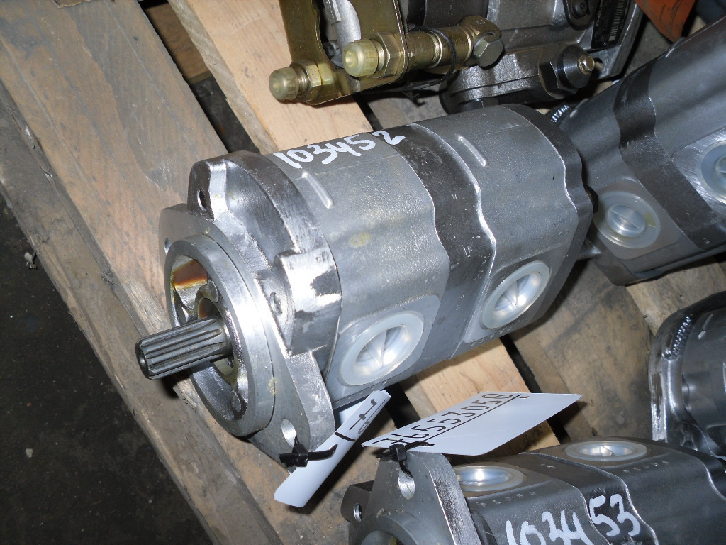 New Holland 157582028 - Pompe de support pour Engins de chantier: photos 2 New Holland 157582028 - Pompe de support pour Engins de chantier: photos 2