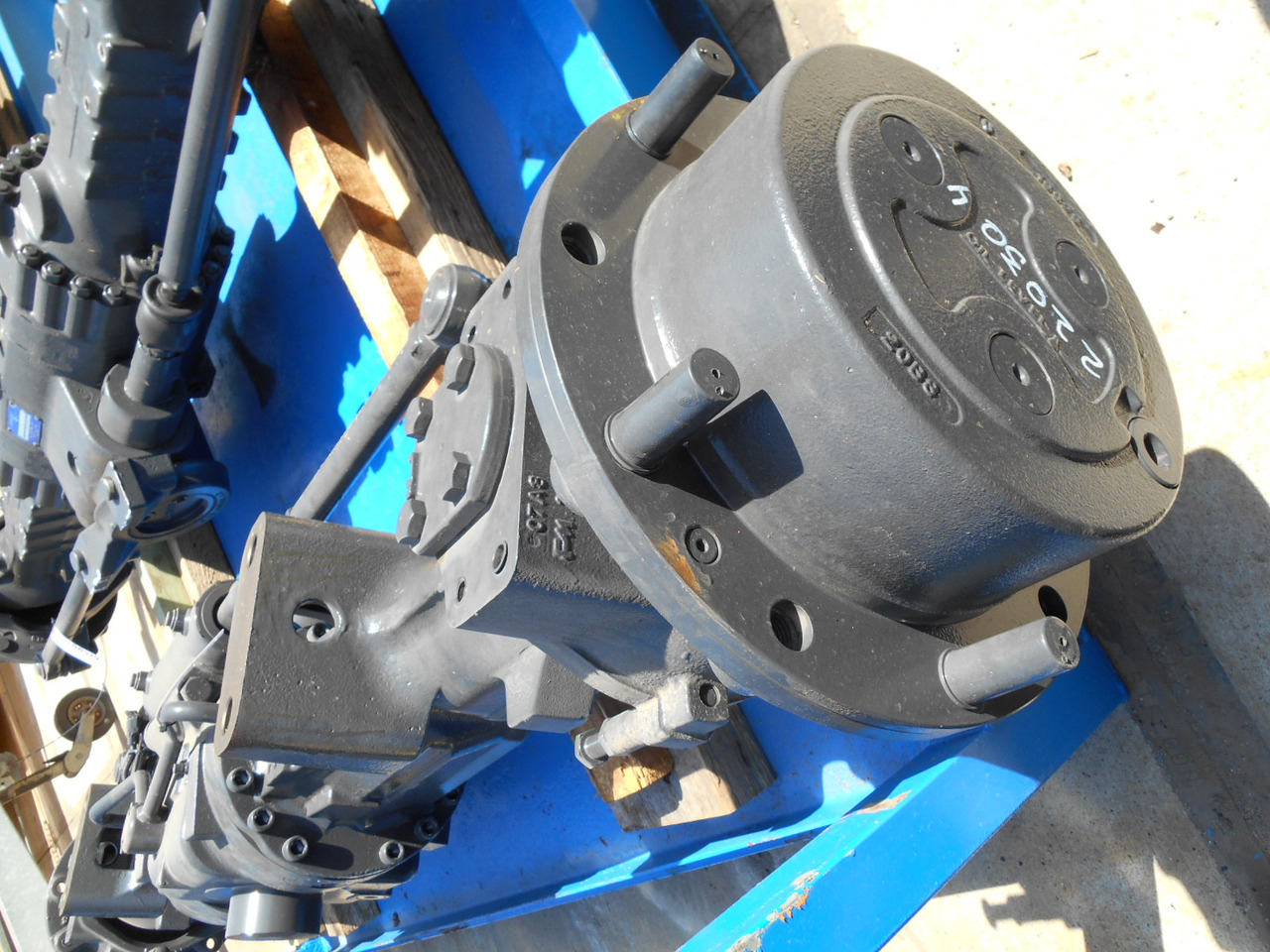 New Holland 87674866 - 85826234 - Essieu arrière pour Engins de chantier: photos 1 New Holland 87674866 - 85826234 - Essieu arrière pour Engins de chantier: photos 1
