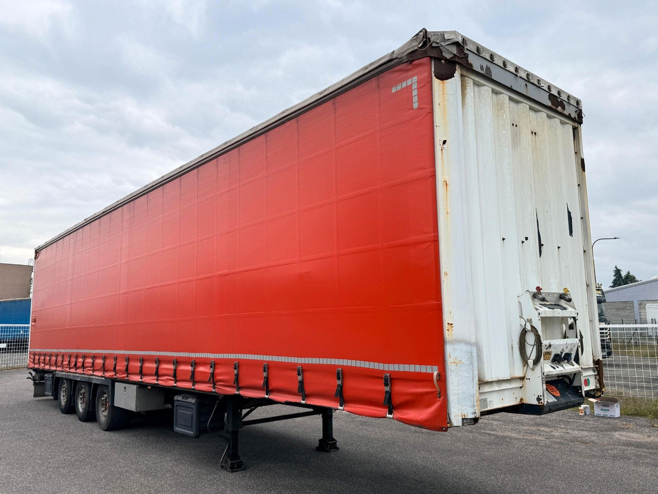 Krone SD - Semi-remorque rideaux coulissants: photos 3 Krone SD - Semi-remorque rideaux coulissants: photos 3