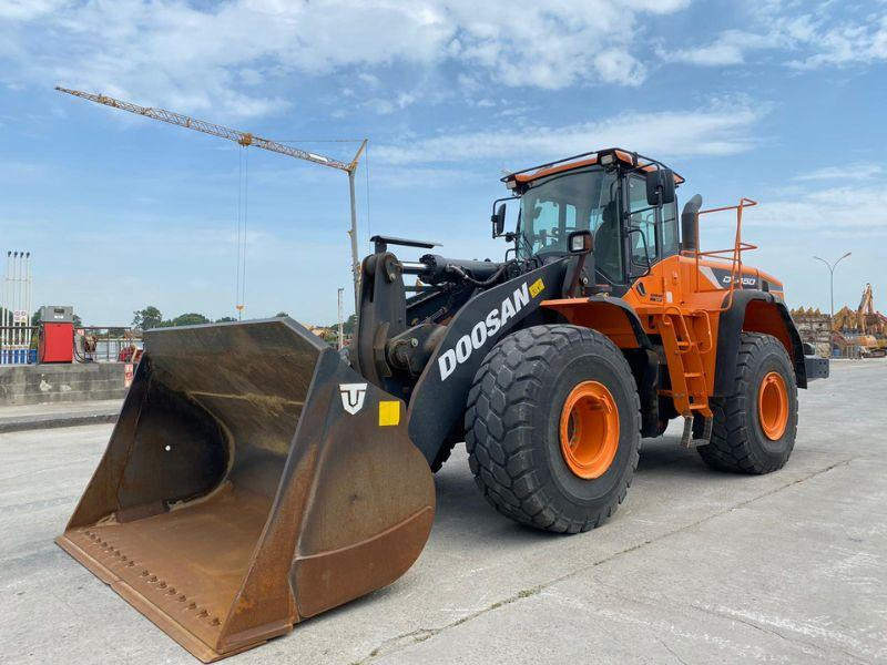 Doosan DL450 - Chargeuse sur pneus: photos 1 Doosan DL450 - Chargeuse sur pneus: photos 1