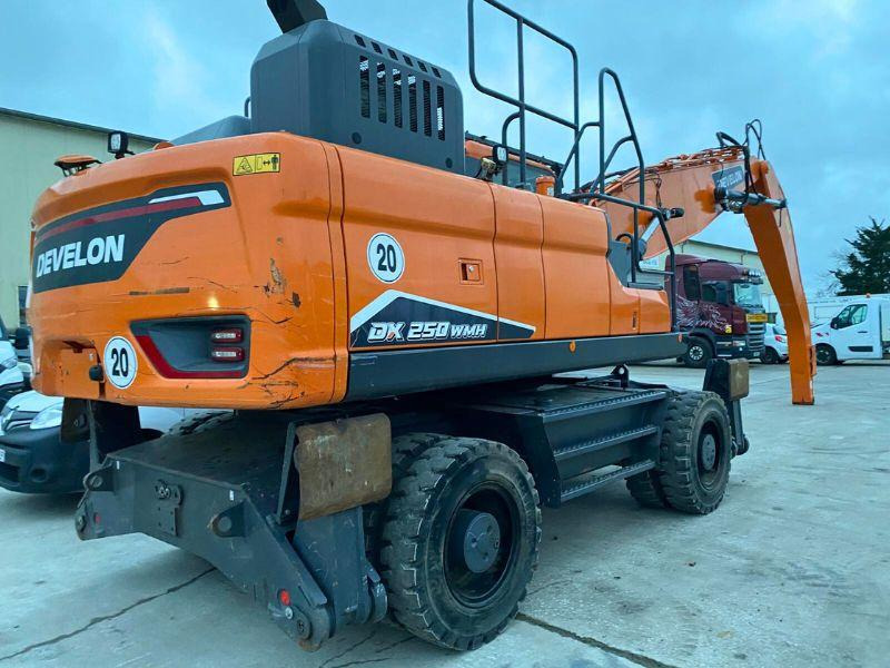 Doosan DX 250 W - Pelle sur pneus: photos 3 Doosan DX 250 W - Pelle sur pneus: photos 3
