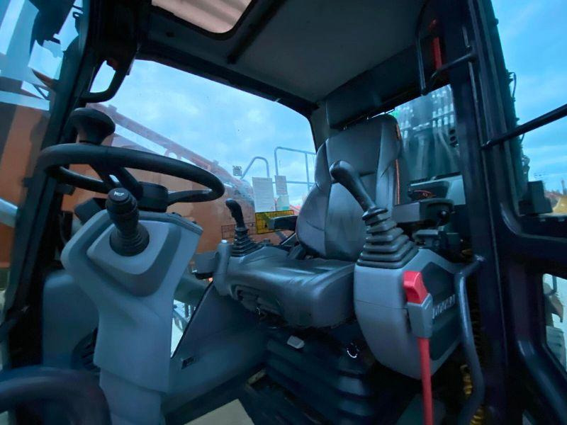 Doosan DX 250 W - Pelle sur pneus: photos 5 Doosan DX 250 W - Pelle sur pneus: photos 5