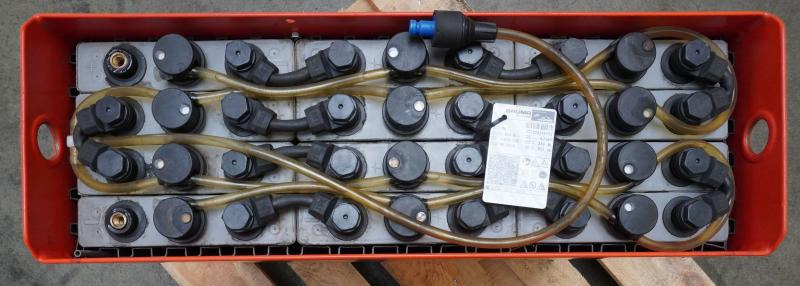 GRUMA 24 Volt 2 PzS 230 Ah - Accumulateur pour Matériel de manutention: photos 1 GRUMA 24 Volt 2 PzS 230 Ah - Accumulateur pour Matériel de manutention: photos 1