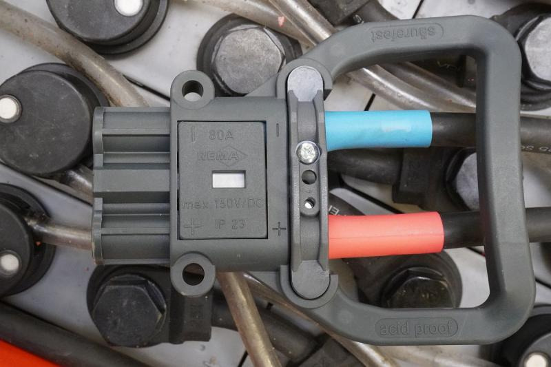 GRUMA 24 Volt 2 PzS 250 Ah - Accumulateur pour Matériel de manutention: photos 4 GRUMA 24 Volt 2 PzS 250 Ah - Accumulateur pour Matériel de manutention: photos 4