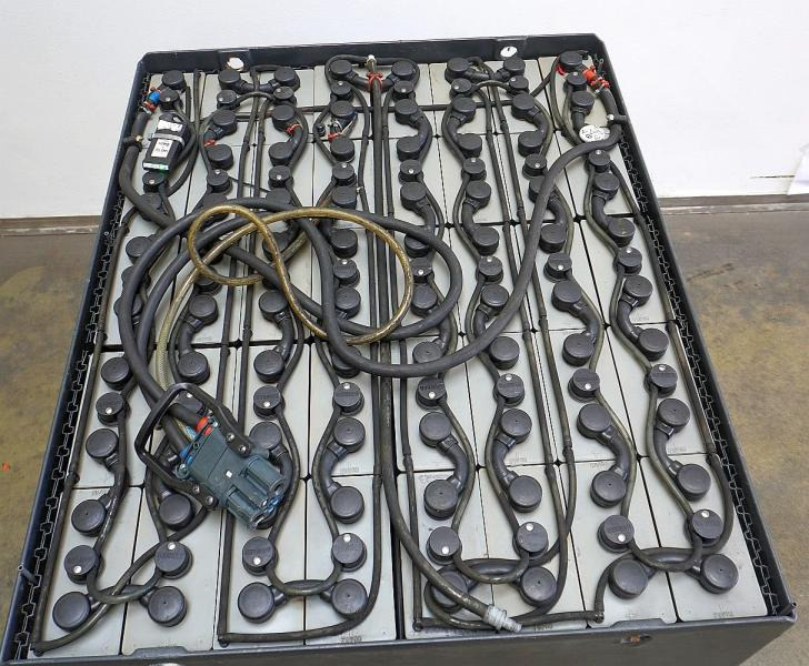 GRUMA 80 Volt 5 PzS 775 Ah - Accumulateur: photos 3 GRUMA 80 Volt 5 PzS 775 Ah - Accumulateur: photos 3