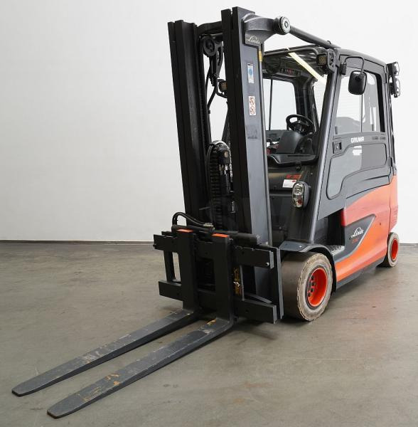 Linde E 30/600 HL 387 - Chariot élévateur électrique: photos 1 Linde E 30/600 HL 387 - Chariot élévateur électrique: photos 1