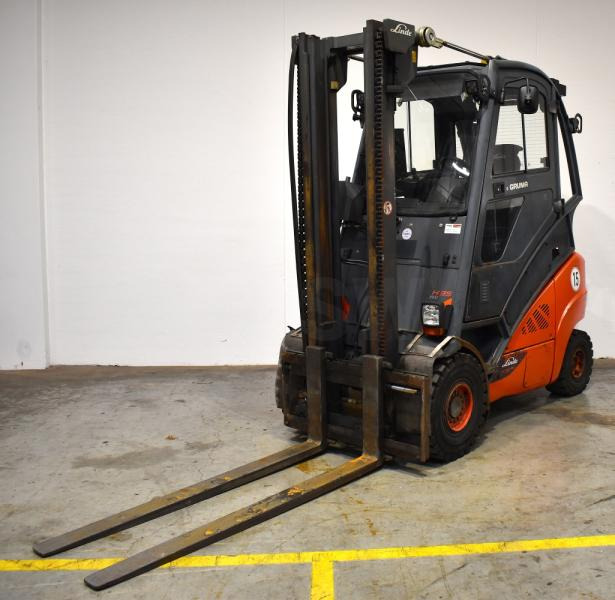 Linde H 35 T EVO 393-02 - Chariot élévateur à gaz: photos 1 Linde H 35 T EVO 393-02 - Chariot élévateur à gaz: photos 1