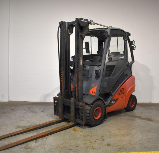 Linde H 35 T EVO 393-02 - Chariot élévateur à gaz: photos 1 Linde H 35 T EVO 393-02 - Chariot élévateur à gaz: photos 1