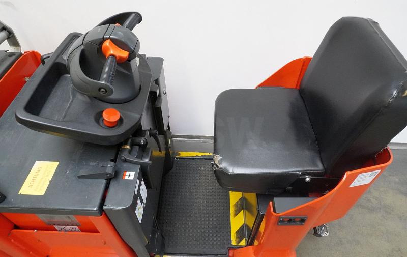 Linde P 50 C 1190 - Chariot tracteur: photos 3 Linde P 50 C 1190 - Chariot tracteur: photos 3