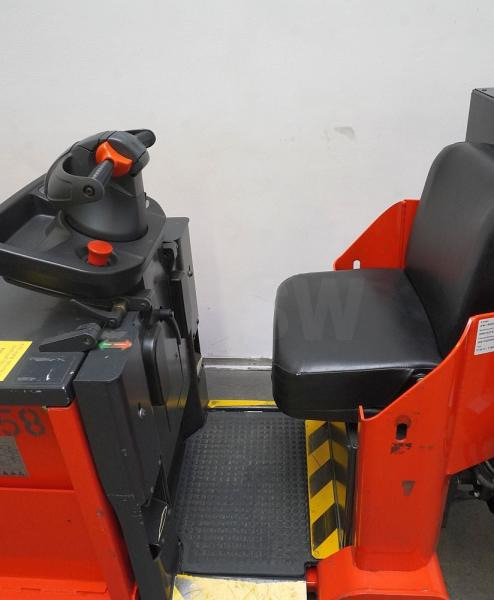 Linde P 50 C 1190 - Chariot tracteur: photos 3 Linde P 50 C 1190 - Chariot tracteur: photos 3