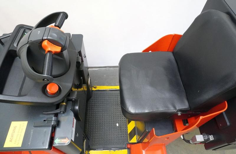 Linde P 50 C 1190 - Chariot tracteur: photos 3 Linde P 50 C 1190 - Chariot tracteur: photos 3