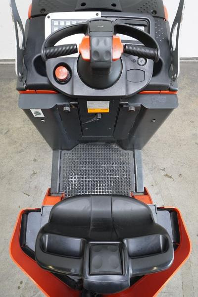Linde P 50 C 1190 - Chariot tracteur: photos 3 Linde P 50 C 1190 - Chariot tracteur: photos 3