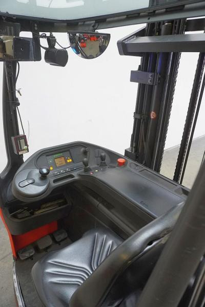 Linde R 16 1120 - Chariot à mât rétractable: photos 3 Linde R 16 1120 - Chariot à mât rétractable: photos 3