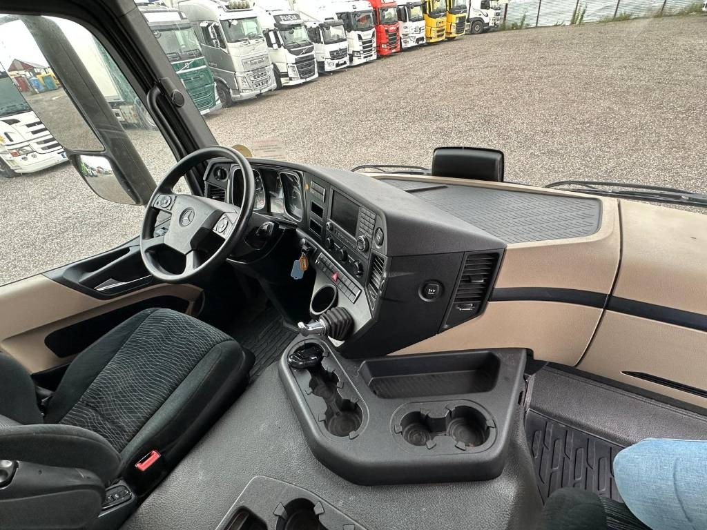 Mercedes-Benz Actros 1827 SERIE NR 2502 - Camion fourgon: photos 5 Mercedes-Benz Actros 1827 SERIE NR 2502 - Camion fourgon: photos 5