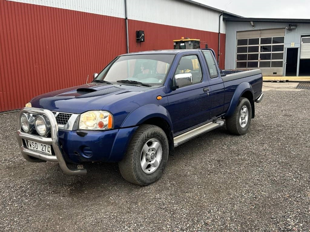 Nissan KING CAB OMB 4WD - Voiture: photos 1 Nissan KING CAB OMB 4WD - Voiture: photos 1
