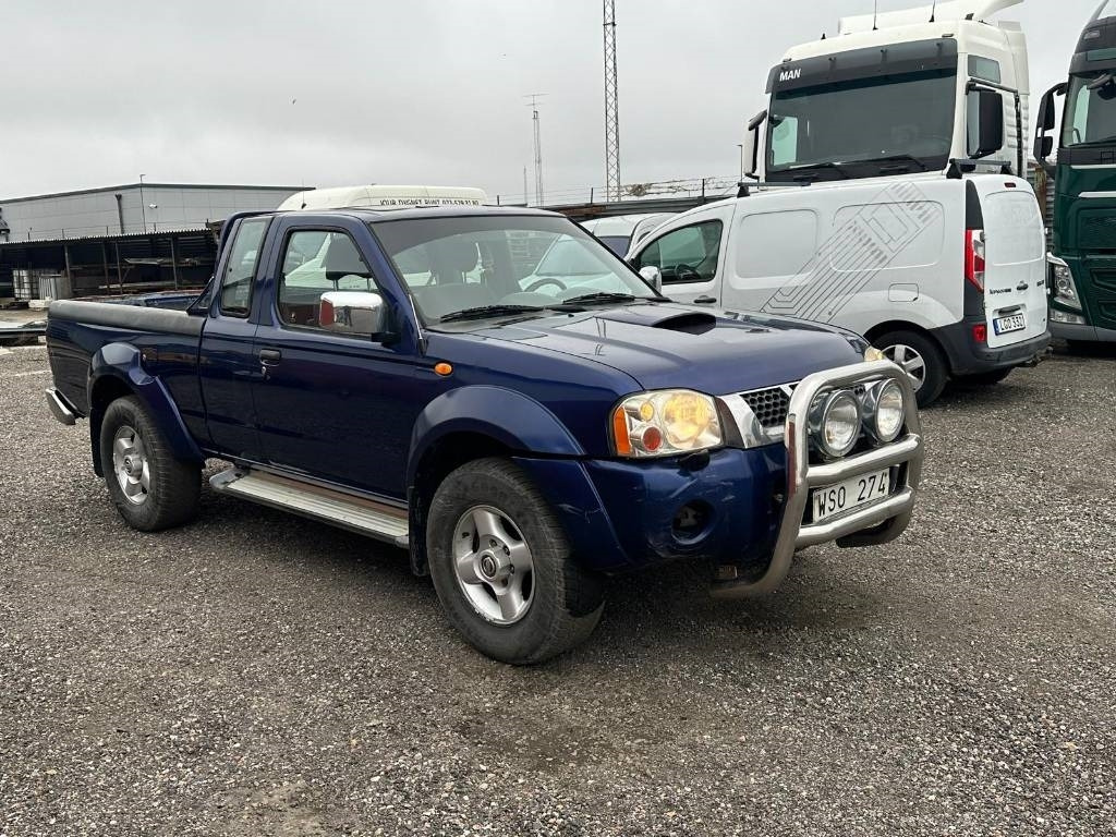 Nissan KING CAB OMB 4WD - Voiture: photos 2 Nissan KING CAB OMB 4WD - Voiture: photos 2