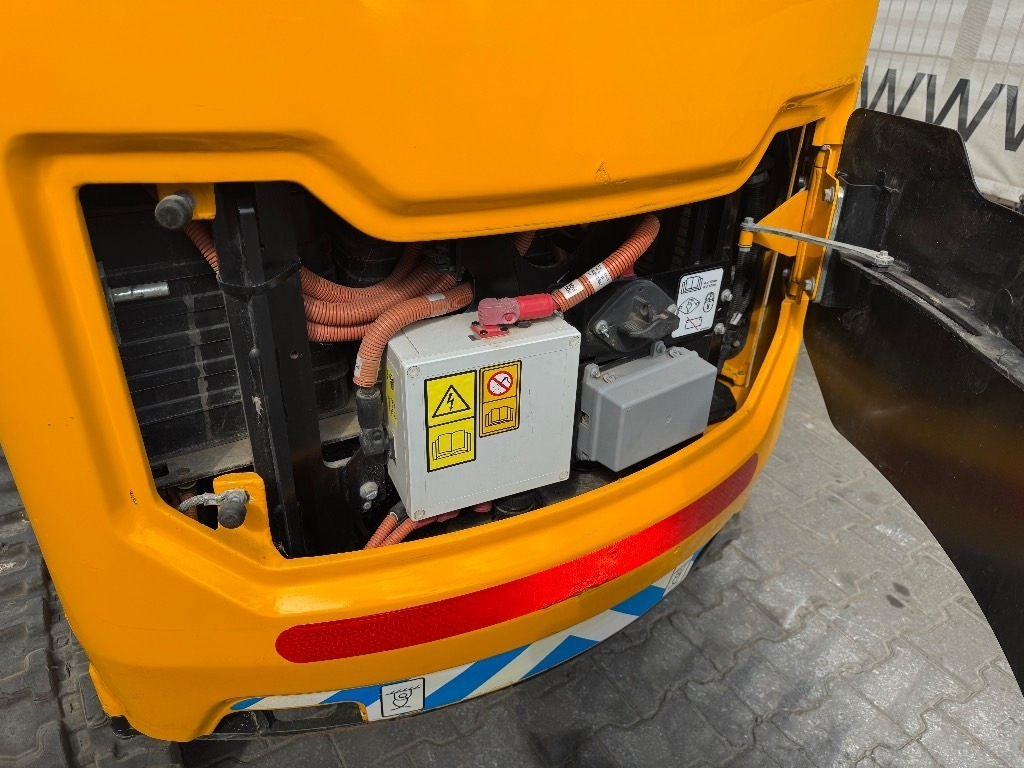 Mini pelle JCB 19 C-1E: photos 11