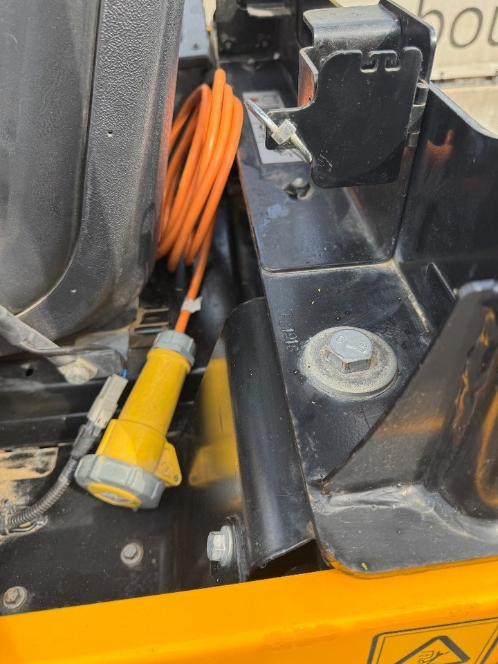 Mini pelle JCB 19 C-1E: photos 10