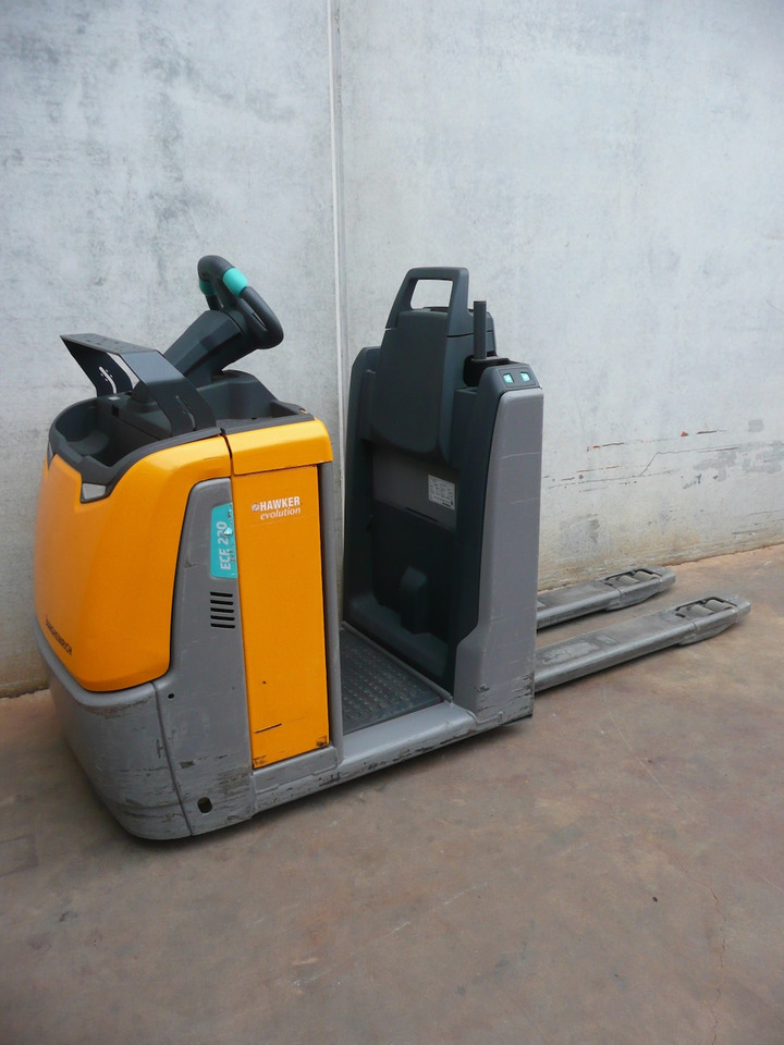 Jungheinrich ECE 220 1250x540mm - Préparateur de commandes: photos 3 Jungheinrich ECE 220 1250x540mm - Préparateur de commandes: photos 3