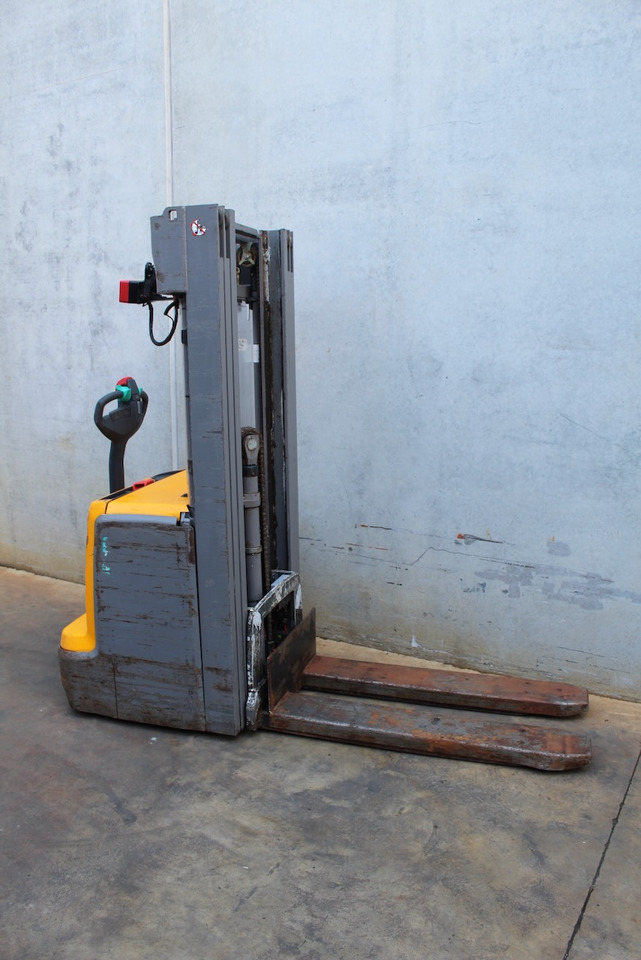 Jungheinrich EJC 214 430 DZ - Gerbeur: photos 4 Jungheinrich EJC 214 430 DZ - Gerbeur: photos 4