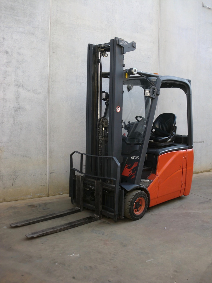 Linde E 16 H - Chariot élévateur électrique: photos 3 Linde E 16 H - Chariot élévateur électrique: photos 3