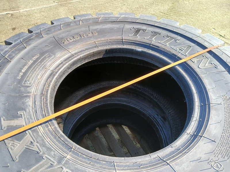 Titan 20.5R25, Nya däck - Pneus et jantes pour Engins de chantier: photos 2 Titan 20.5R25, Nya däck - Pneus et jantes pour Engins de chantier: photos 2