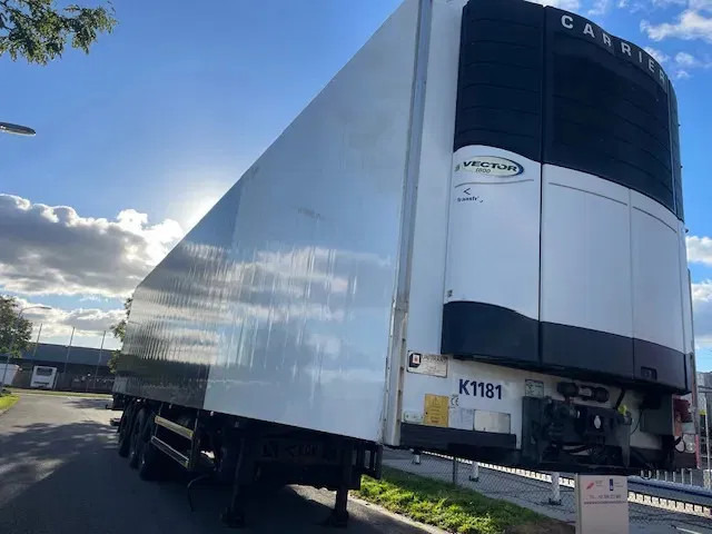 Van Eck UT-3B Steering axle 260 cm insteek Frigo carrier vector UT-3B H= 260 W= 250cm - Semi-remorque frigorifique: photos 3 Van Eck UT-3B Steering axle 260 cm insteek Frigo carrier vector UT-3B H= 260 W= 250cm - Semi-remorque frigorifique: photos 3