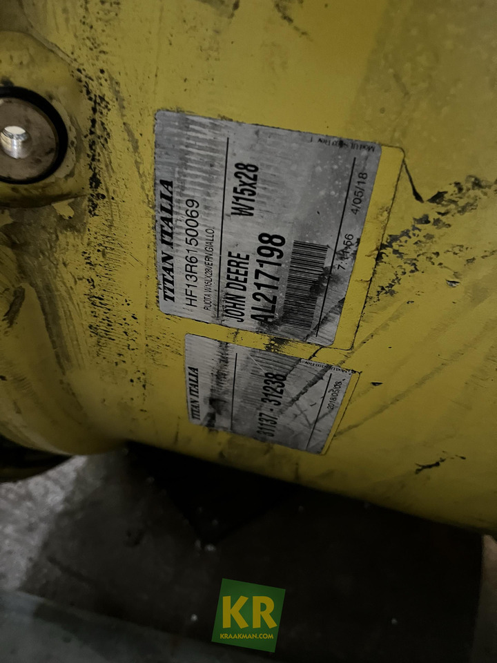 John Deere Velg 15x28 - Jante pour Machine agricole: photos 1 John Deere Velg 15x28 - Jante pour Machine agricole: photos 1