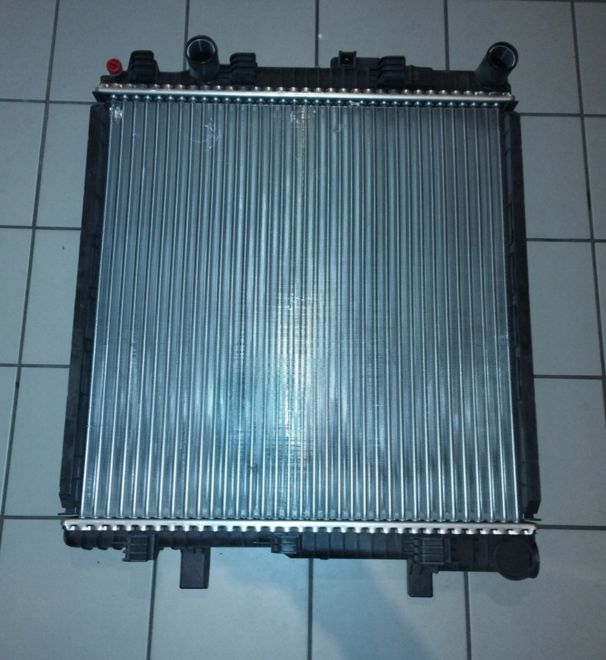 CHŁODNICA WODY MERCEDES VARIO 667 668 670 6685000102 OM900 OM904 1996-2013 - Radiateur: photos 1 CHŁODNICA WODY MERCEDES VARIO 667 668 670 6685000102 OM900 OM904 1996-2013 - Radiateur: photos 1