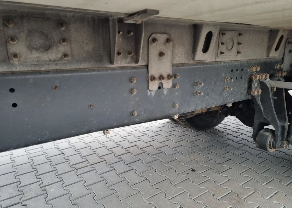 Camion frigorifique Scania P400: photos 8