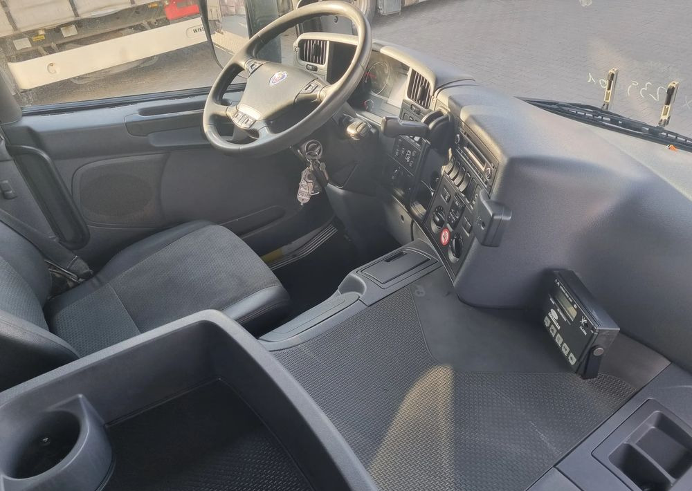 Camion frigorifique Scania P400: photos 6