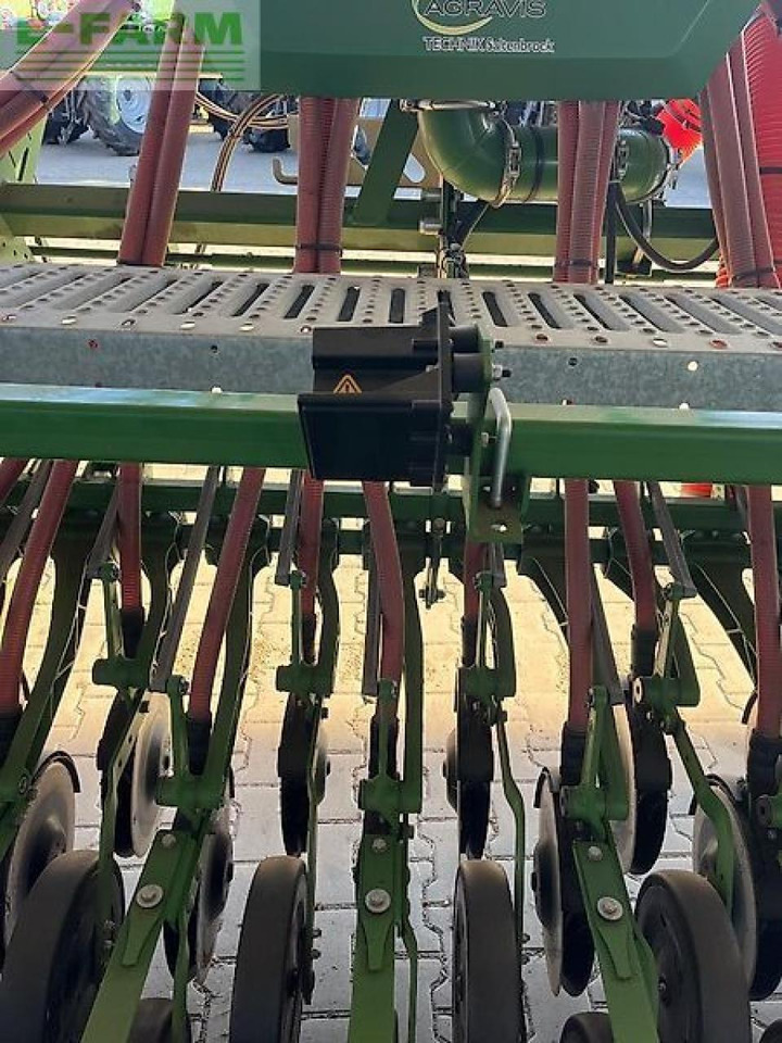 Amazone amazone avant 3002 säschine/ fronttank ftender 1600/ precea 3000-1 maisleger - Semoir: photos 4 Amazone amazone avant 3002 säschine/ fronttank ftender 1600/ precea 3000-1 maisleger - Semoir: photos 4