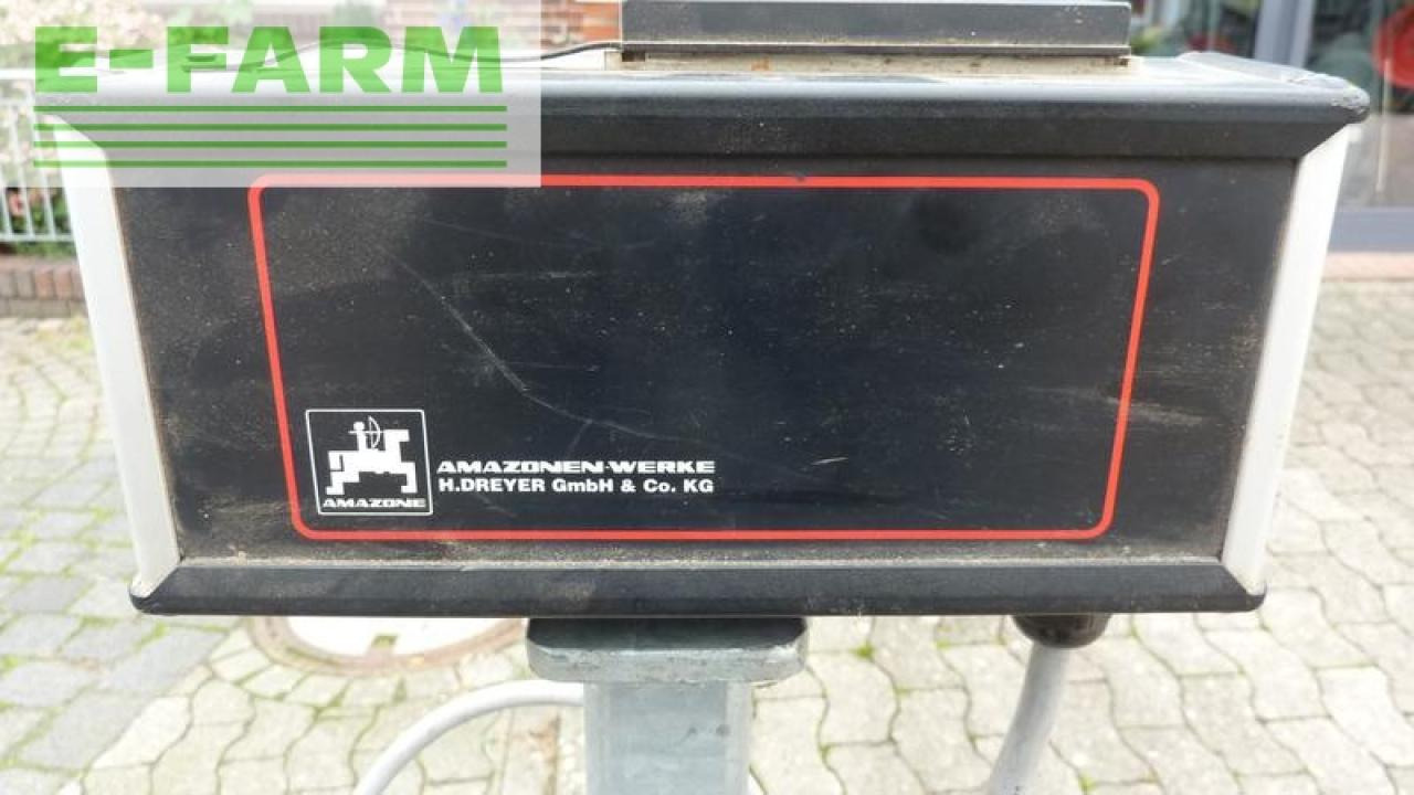 Distributeur d'engrais Amazone za-m maxtronic 3000 mit fahrgestell fr 2000: photos 19