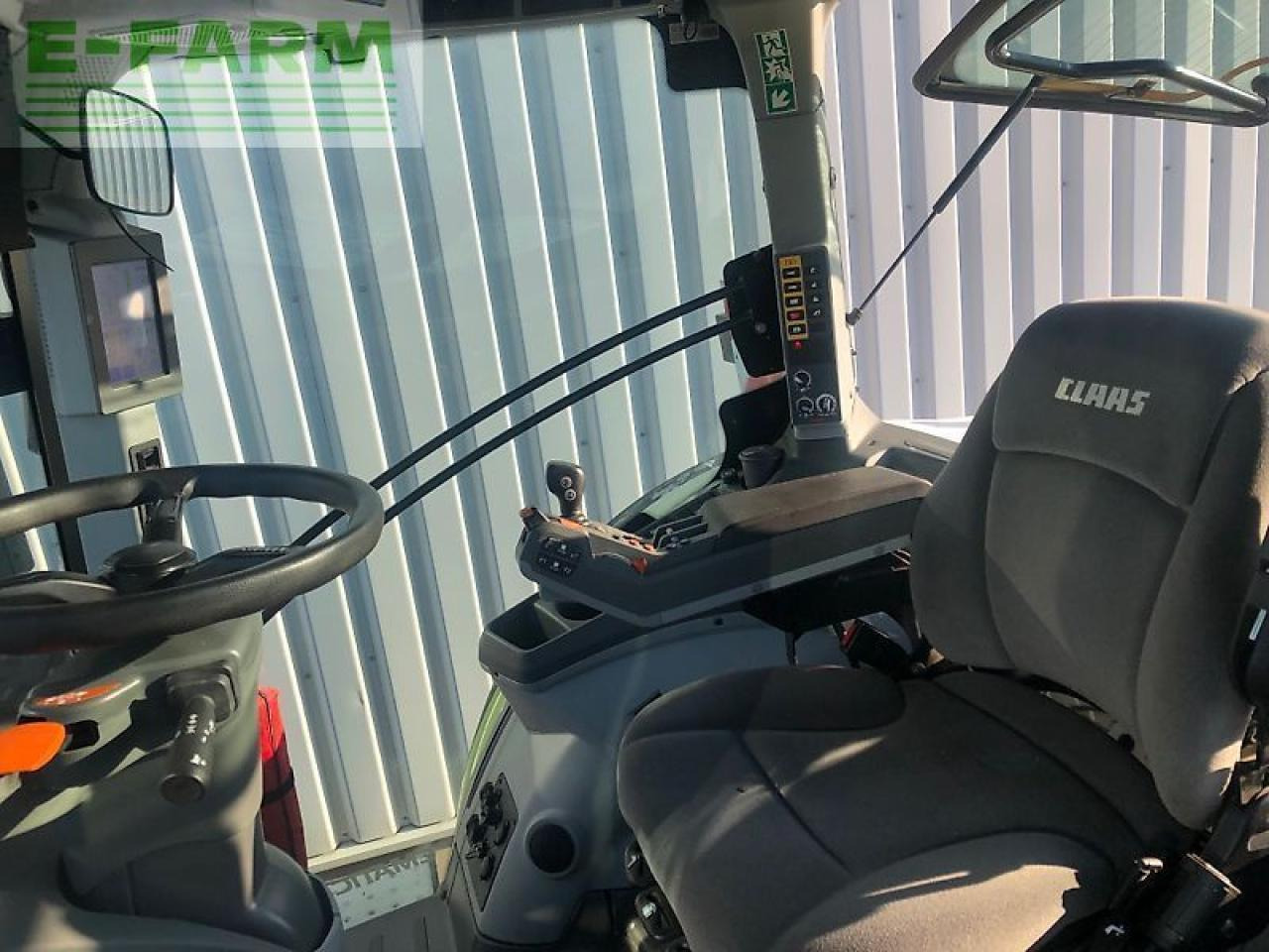 Tracteur agricole CLAAS arion 550 cm cis+: photos 8