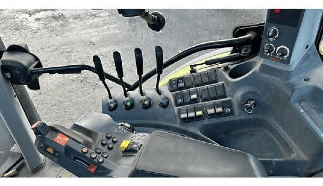 Tracteur agricole CLAAS arion 620: photos 7