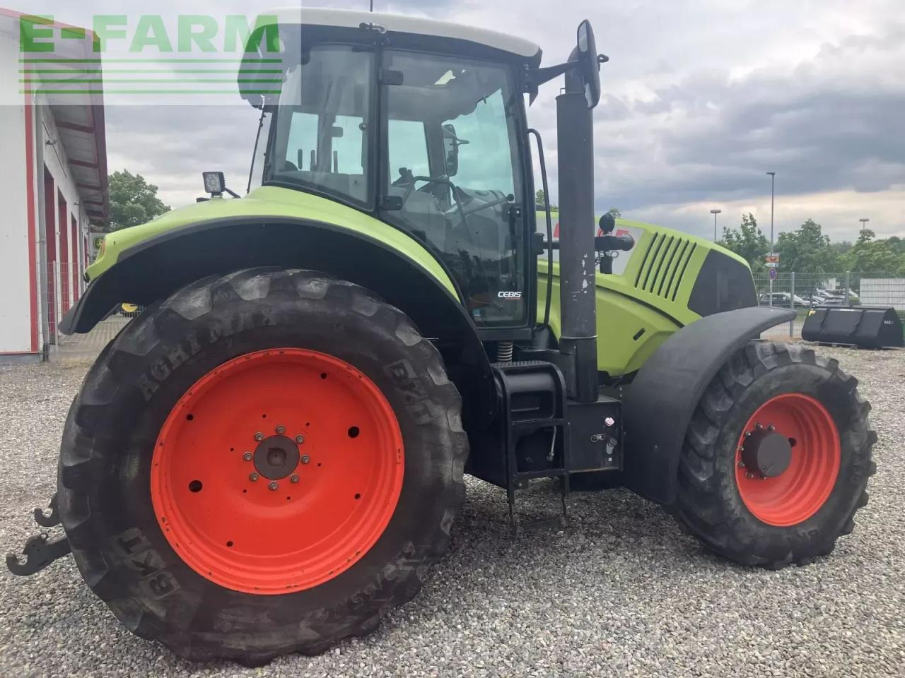 CLAAS axion 810 c-matic CMATIC - Tracteur agricole: photos 5 CLAAS axion 810 c-matic CMATIC - Tracteur agricole: photos 5