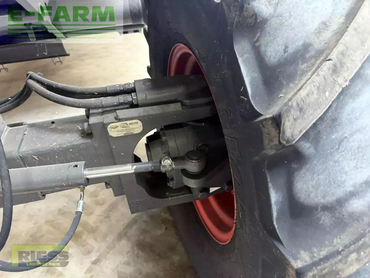 Moissonneuse-batteuse CLAAS lexion 630 montana t4: photos 16