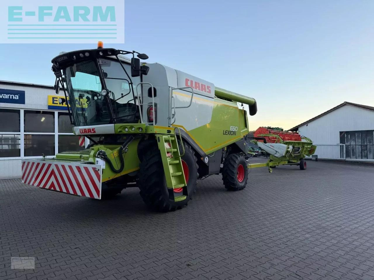 CLAAS lexion 650 (stage iiib) - Moissonneuse-batteuse: photos 1 CLAAS lexion 650 (stage iiib) - Moissonneuse-batteuse: photos 1