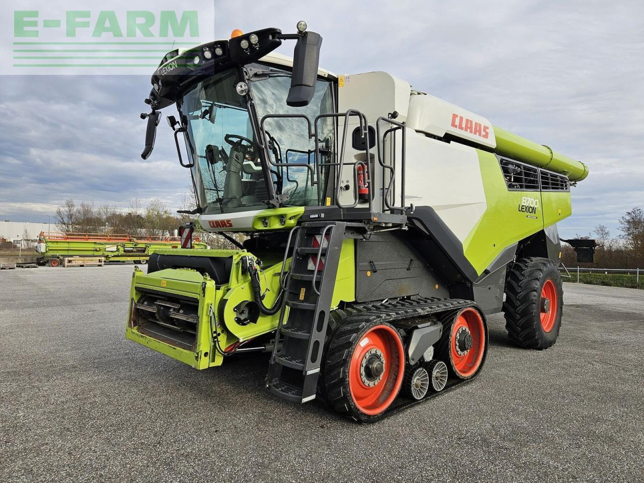 CLAAS lexion 8700tt 4wd cemos automatic - Moissonneuse-batteuse: photos 1 CLAAS lexion 8700tt 4wd cemos automatic - Moissonneuse-batteuse: photos 1