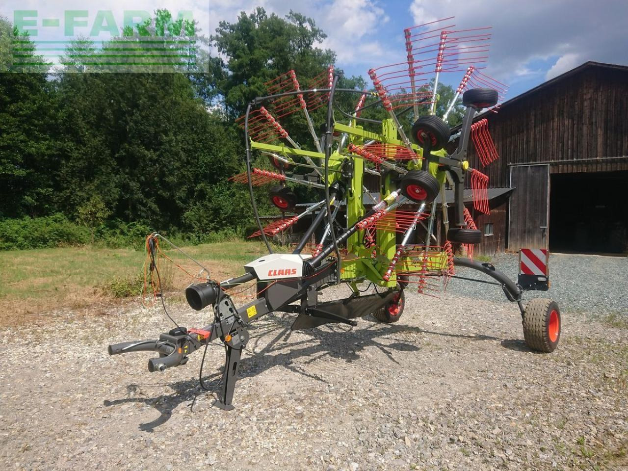 CLAAS liner 2700 - Faneuse: photos 1 CLAAS liner 2700 - Faneuse: photos 1