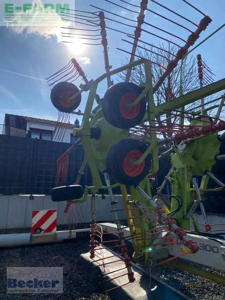 CLAAS liner 3000 - Faneuse: photos 2 CLAAS liner 3000 - Faneuse: photos 2