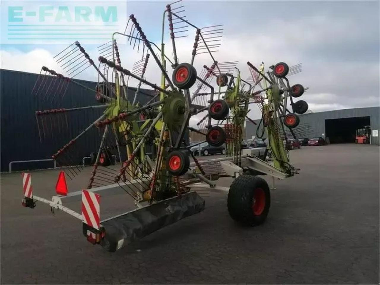 CLAAS liner 3500 rotorriver - Faneuse: photos 4 CLAAS liner 3500 rotorriver - Faneuse: photos 4