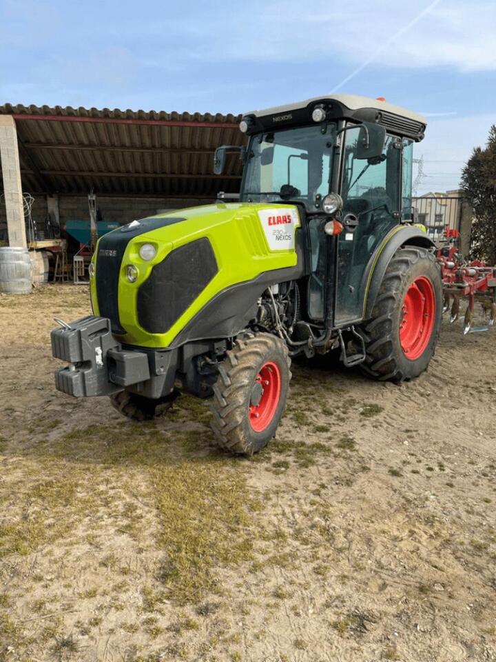 CLAAS nexos 230 ve - Tracteur agricole: photos 3 CLAAS nexos 230 ve - Tracteur agricole: photos 3