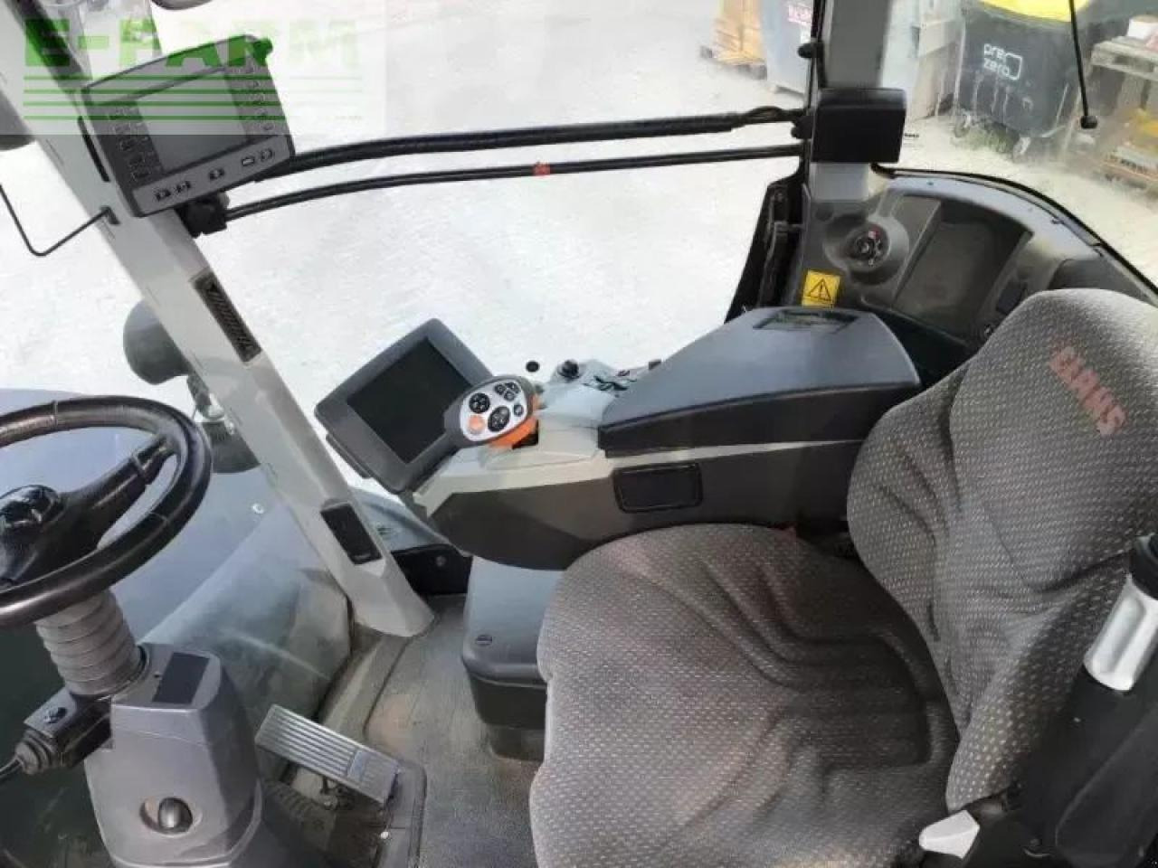 Tracteur agricole CLAAS xerion 5000 trac TRAC: photos 7 Tracteur agricole CLAAS xerion 5000 trac TRAC: photos 7