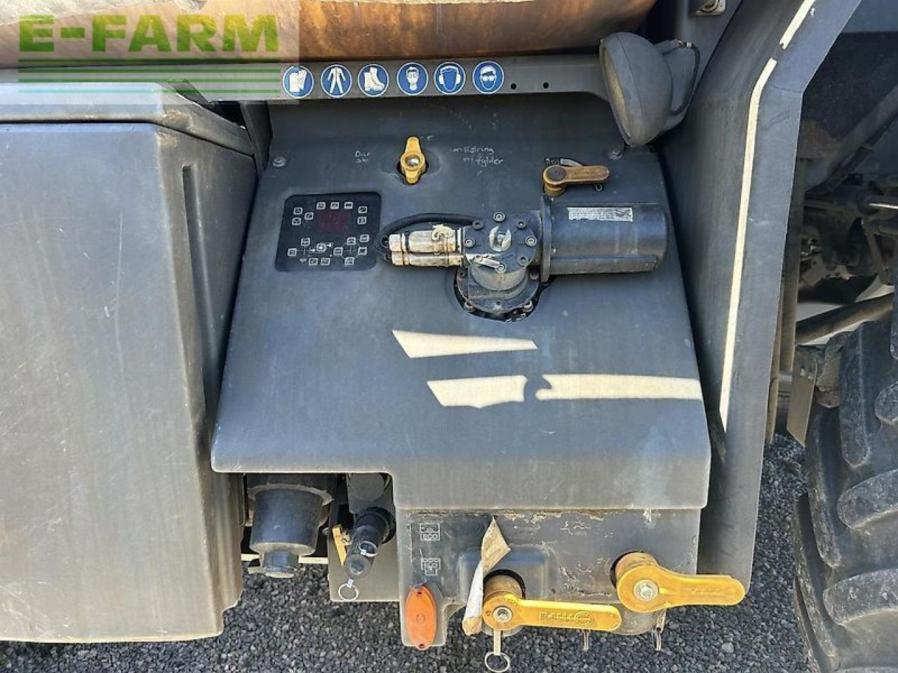 Challenger rg655 - Pulvérisateur traîné: photos 3 Challenger rg655 - Pulvérisateur traîné: photos 3