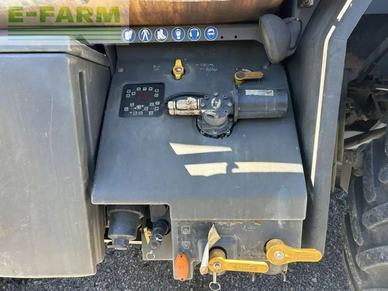 Challenger rg655 - Pulvérisateur traîné: photos 3 Challenger rg655 - Pulvérisateur traîné: photos 3