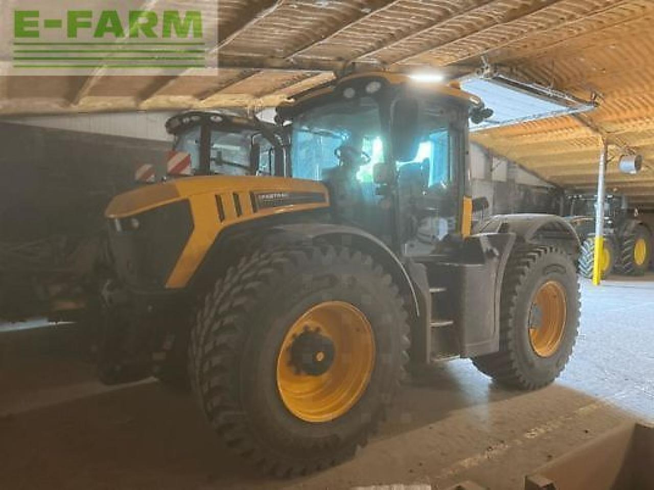 JCB fastrac 4220 - Tracteur agricole: photos 1 JCB fastrac 4220 - Tracteur agricole: photos 1
