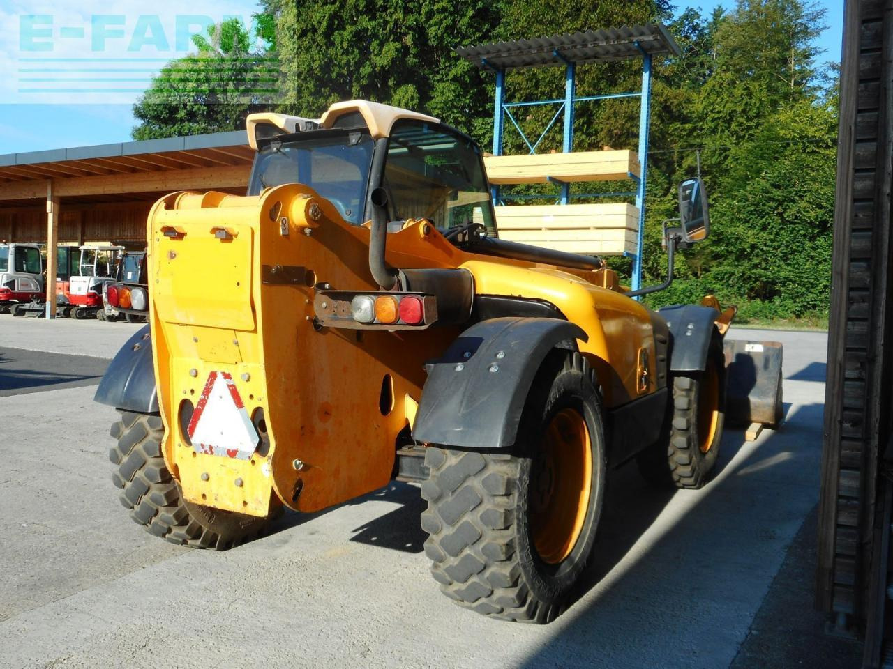 JCB jcb 533-105 ( 3,3t - 10,5m ) - Chariot télescopique: photos 4 JCB jcb 533-105 ( 3,3t - 10,5m ) - Chariot télescopique: photos 4