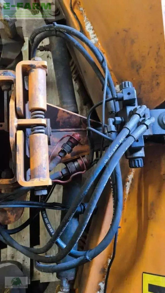 Tracteur agricole John Deere 3046r: photos 18