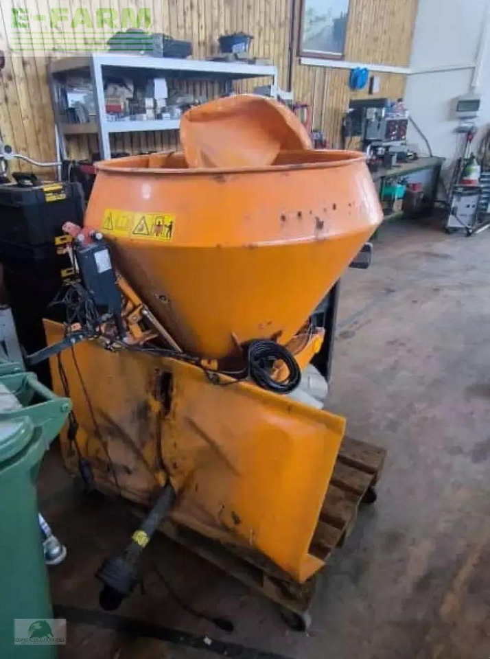 Tracteur agricole John Deere 3046r: photos 22